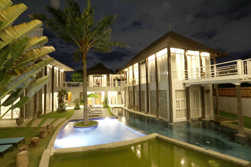 Villa 808 *