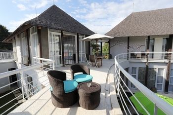 Villa 808 *