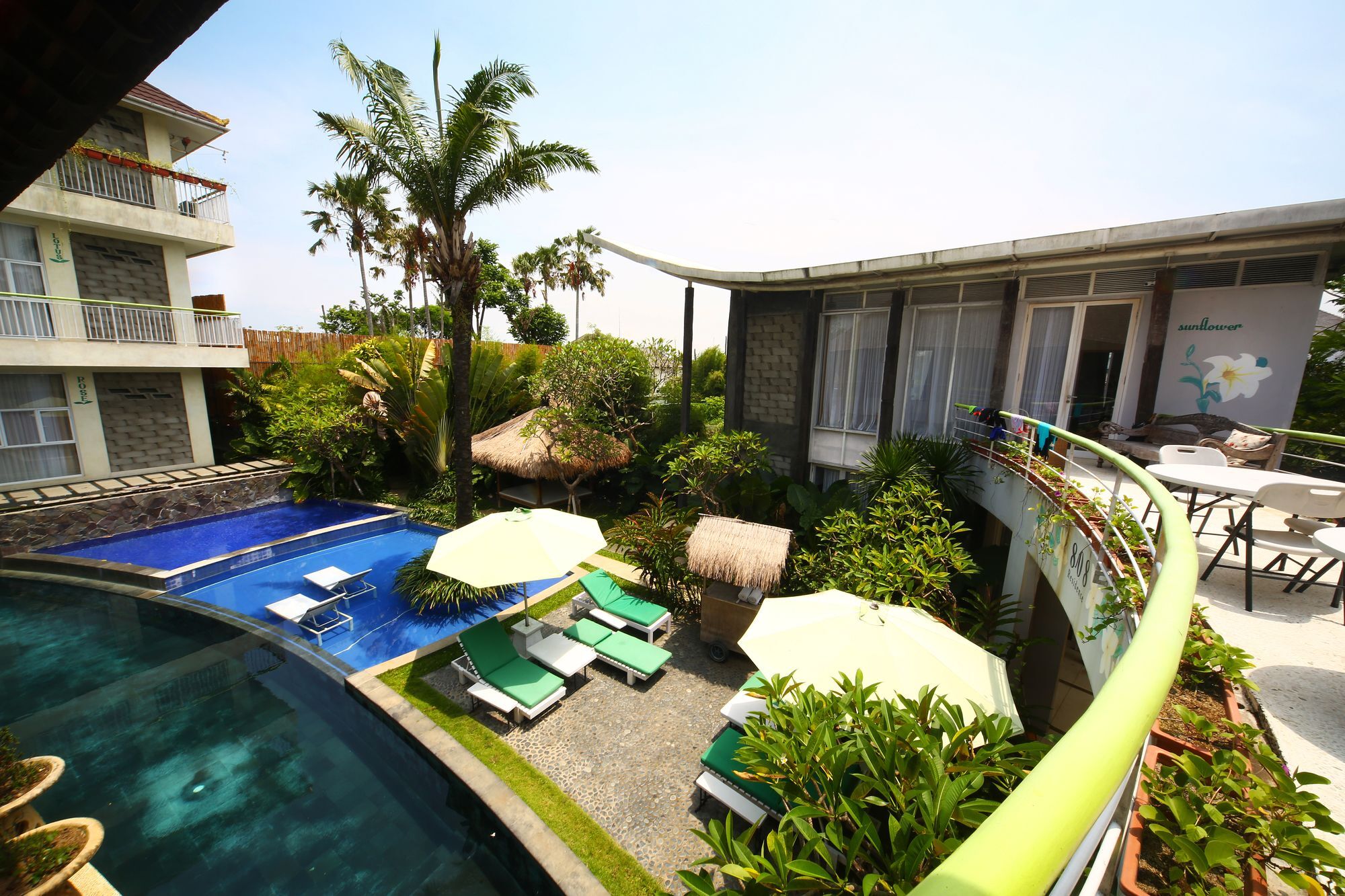 Villa 808 *